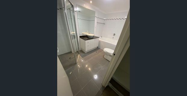 🏡 Fully Furnished-Modern Apartment for Rent in Wolli Creek | Fully Furnished | Prime Location - Photo 1