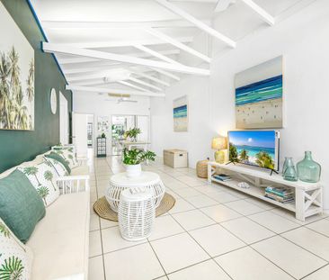 THE ULTIMATE LIFESTYLE RETREAT - FURNISHED LAKE FRONT DUPLEX! PET F... - Photo 1