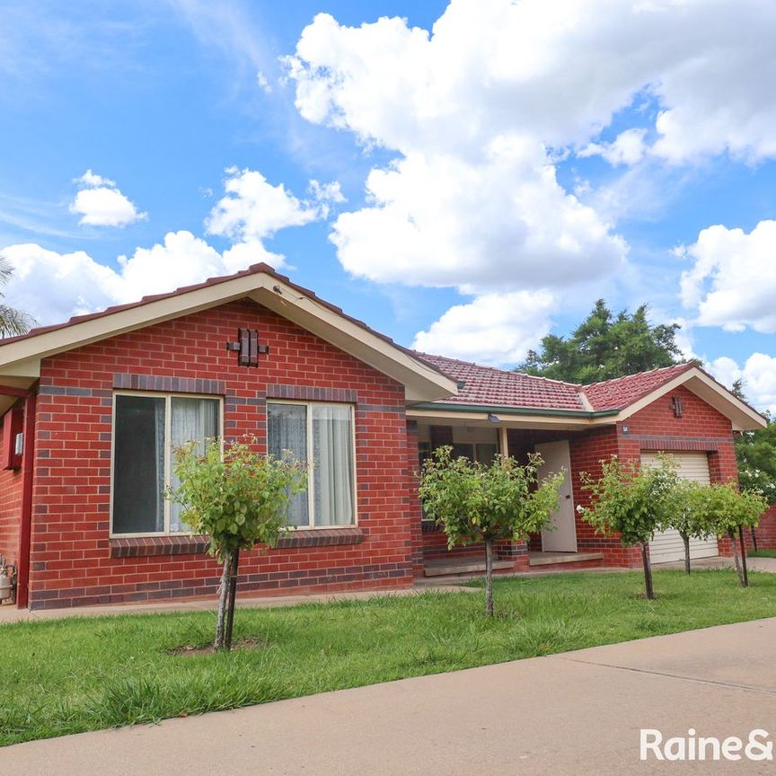 1/37 Lamilla Street, Glenfield Park, NSW 2650 - Photo 1