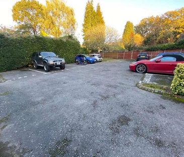 Crookham Road, Fleet, GU51 - Photo 1