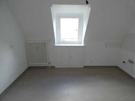 Gemütliche Dachgeschosswohnung in ruhiger Lage – wird aktuell modernisiert - Photo 3