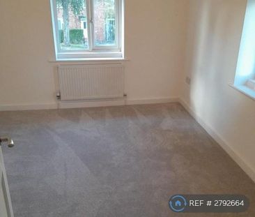 4 bedroom semi-detached house to rent - Photo 2