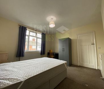 6 bedroom detached house to rent - Photo 4