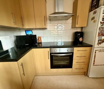 2 bedroom semi-detached house to rent - Photo 2