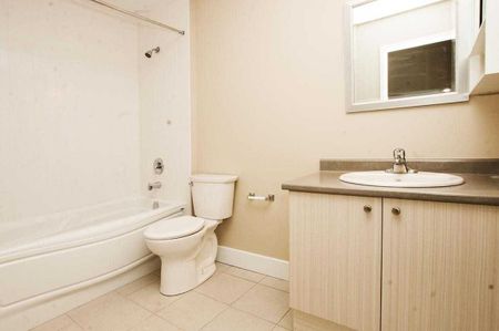 149 Main Street West apartment — Hamilton, ON (2-Bedroom) - 2 Bedroom - Photo 5