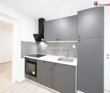 Pronájem bytu 2+1 s lodžií, 75 m - Fotografie 2