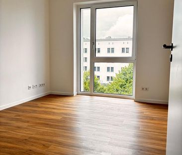 Praktische 4-Zimmer-Wohnung mit Einbauküche und Balkon (12.03.01) - Foto 1