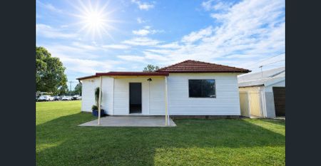 Spacious Fully Renovated 4-Bedroom Home in a Quiet Location - Photo 4