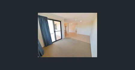 CENTRALLY LOCATED TOWNHOUSE - Photo 2