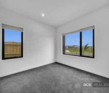 Modern 4-Bedroom Home in a Fantastic Location! - Photo 3