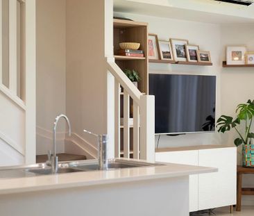 Classy, Effortless, Central hidden cul-de-sac oasis in the Cavendis... - Photo 2