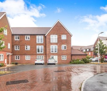 Outfield Crescent, Wokingham, RG40 - Photo 2