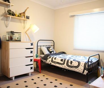 A WELCOMING HOME THAT IS PICTURE PERFECT - Photo 5