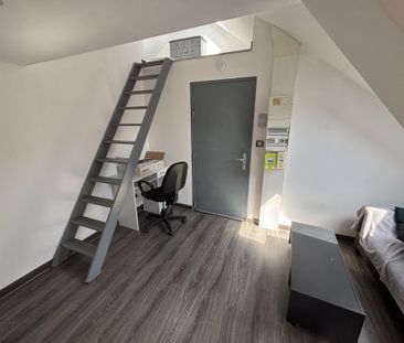 STUDIO MEUBLÉ AVEC MEZZANINE SITUÉ EN CENTRE-VILLE - Photo 1