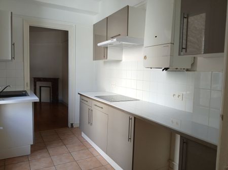 APPARTEMENT Secteur Clémenceau, rue Defrançois,REIMS - Photo 5