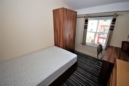 6 bedroom flat to rent - Photo 4