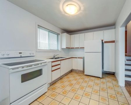 For Lease - 45 Taysham Crescent Unit# (Front), Toronto, Ontario - Photo 2