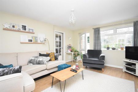 2 bedroom semi-detached house to rent - Photo 4