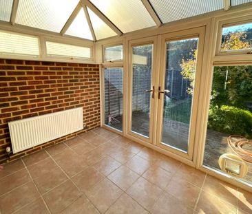 Oliver Close, Addlestone, Surrey, KT15 - Photo 2