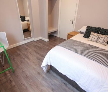 4 bedroom semi-detached house to rent - Photo 4