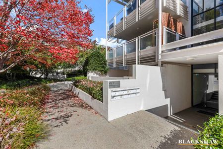 Stylish One-Bedroom Courtyard Haven in Kingston - Photo 2