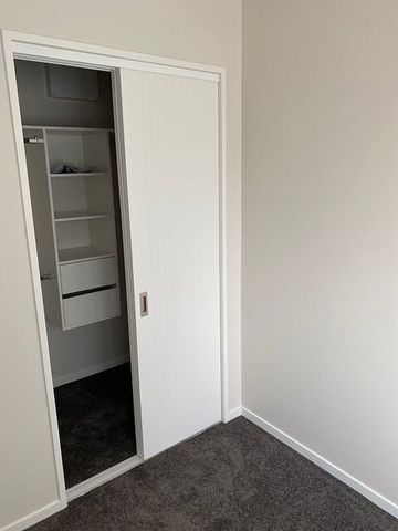 Modern 2BR Apt with Balcony! - Photo 4