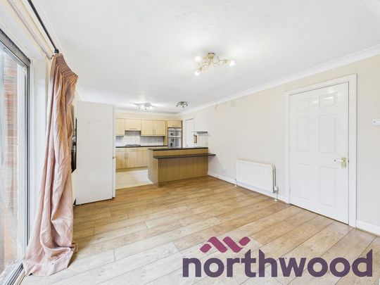 4 bedroom detached house to rent - Photo 1