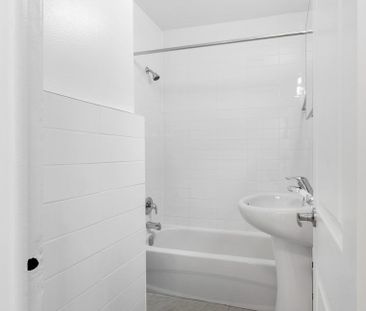 For Lease - 183 Berry Road Unit# 13, Toronto, Ontario - Photo 4
