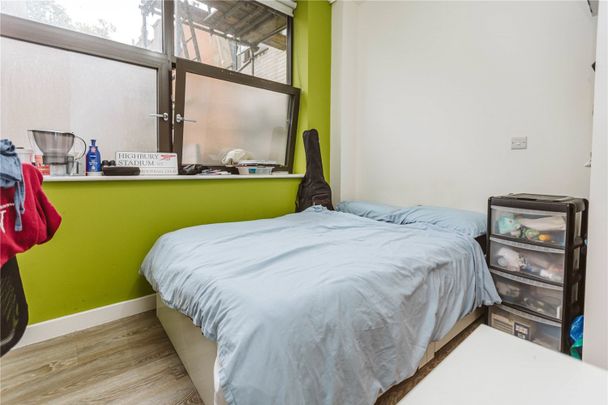 Crown House, - Photo 1