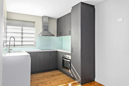 Easy low level maintenance living - Photo 2