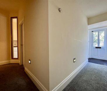 1 bedroom character property to rent - Photo 5