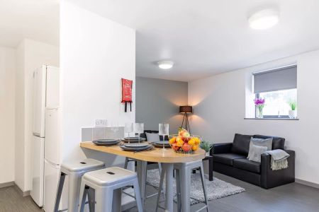 Standard En-suite | Turner Court - Photo 2