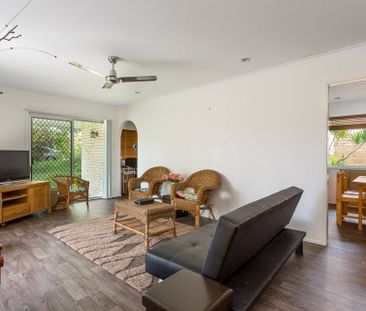 Family Home Close to Everything! - Photo 2