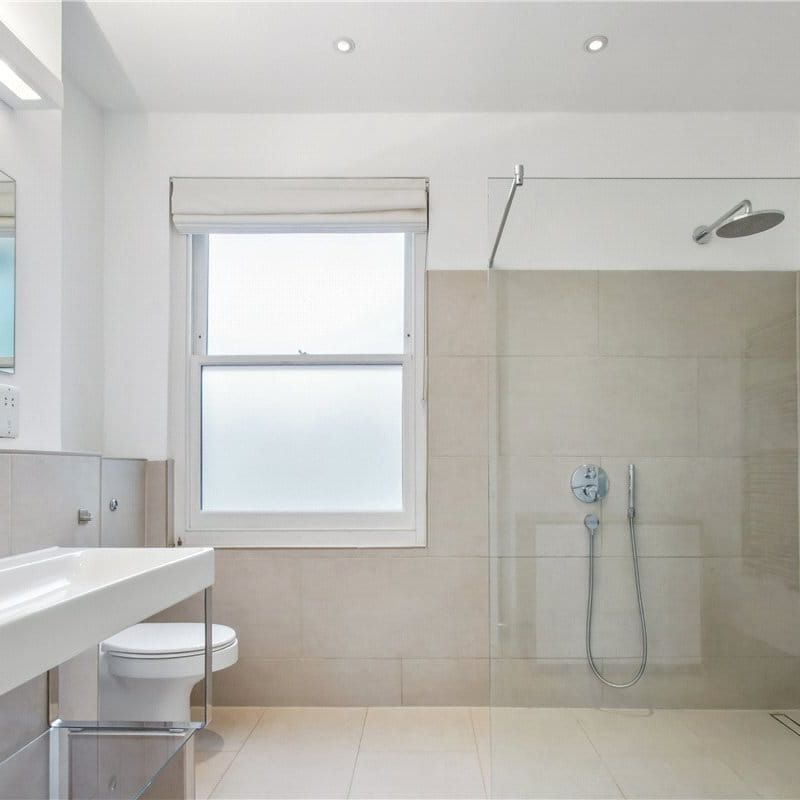 A beautifully refurbished three bedroom period property located in Munster Village. EPC D - Photo 1
