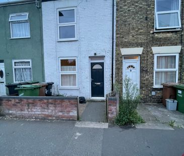 Three-bedroom terraced house with garden near city centre, Peterbor... - Photo 1