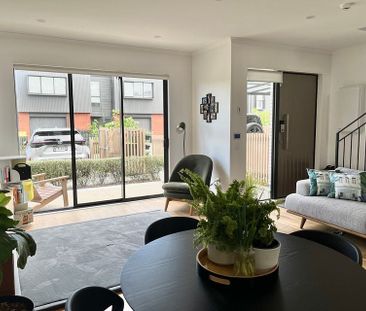 Low Maintenance Contemporary Townhouse - Photo 5