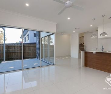 Near New Condition Townhouse (via Carawatha Street) - Photo 3