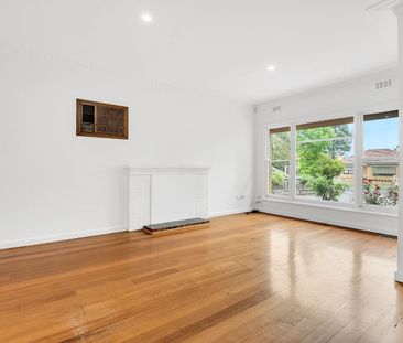 Spacious 3-bedroom home with large yard - Photo 2