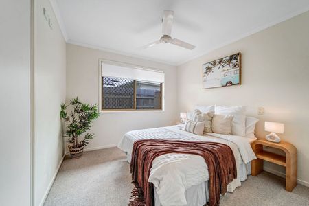 Spacious Family Home with Pool in Peaceful Old Orchard Estate - Photo 5