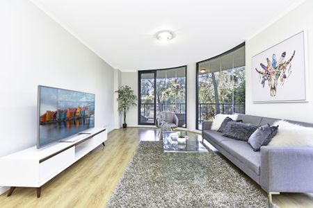 Contemporary 2-Bedroom Apartment with Resort-Style Amenities - Photo 5