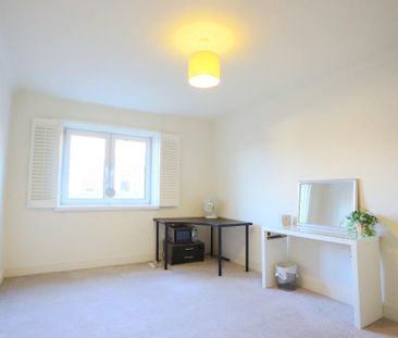 3 bedroom flat to rent - Photo 4