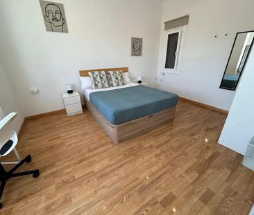 Carrer dOccident, L'Hospitalet de Llobregat, Catalonia - Photo 6