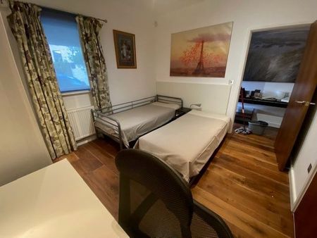 3 Bed Flat, Blenheim Court, SE10 - Photo 5