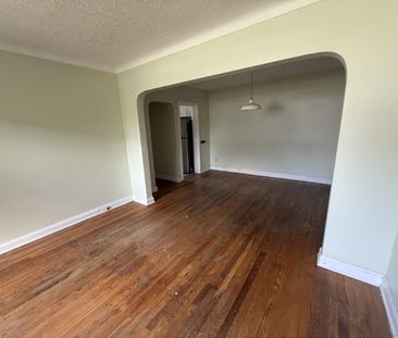 371 Churchill Avenue North - 1 - Photo 5