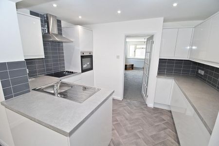 2 bedroom semi-detached house to rent - Photo 4