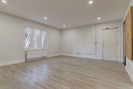 For Lease - 2520 Bloor Street Unit# 18, Toronto, Ontario - Photo 3