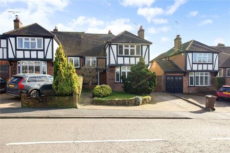 A superbly located, semi-detached family home presented in excellent condition throughout. - Photo 2