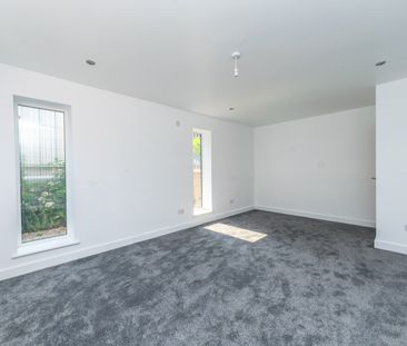 CROFT HOUSE MORLEY LEEDS - Photo 1