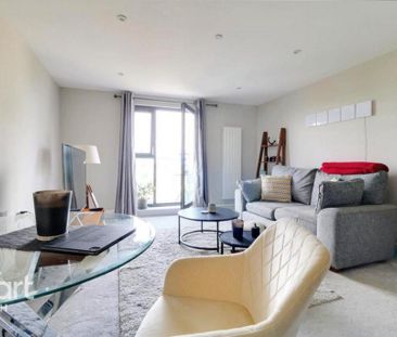 2 bedroom flat to rent - Photo 2
