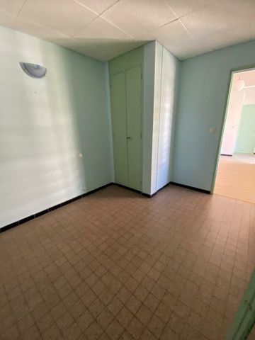 Location Appartement 4 pièces 85m² ST DENIS 97400 - Photo 2